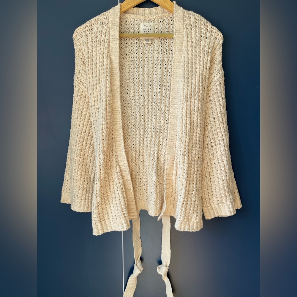 BILLABONG cream sweater!